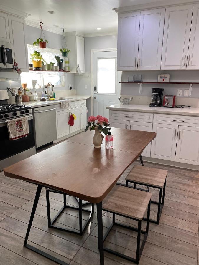 Private Room W/ Private Full Bathroom & Wifi & Ac & Shared Kitchen In Лос-Анджелес Екстер'єр фото