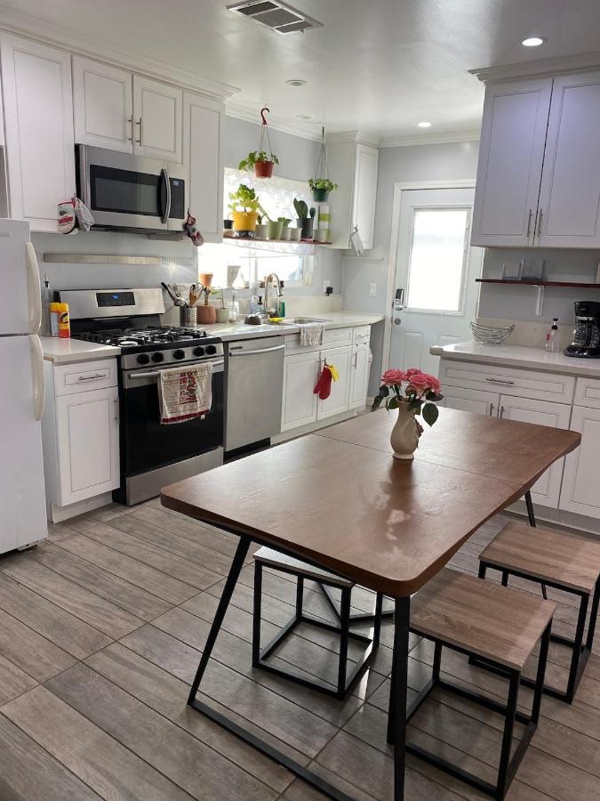 Private Room W/ Private Full Bathroom & Wifi & Ac & Shared Kitchen In Лос-Анджелес Екстер'єр фото